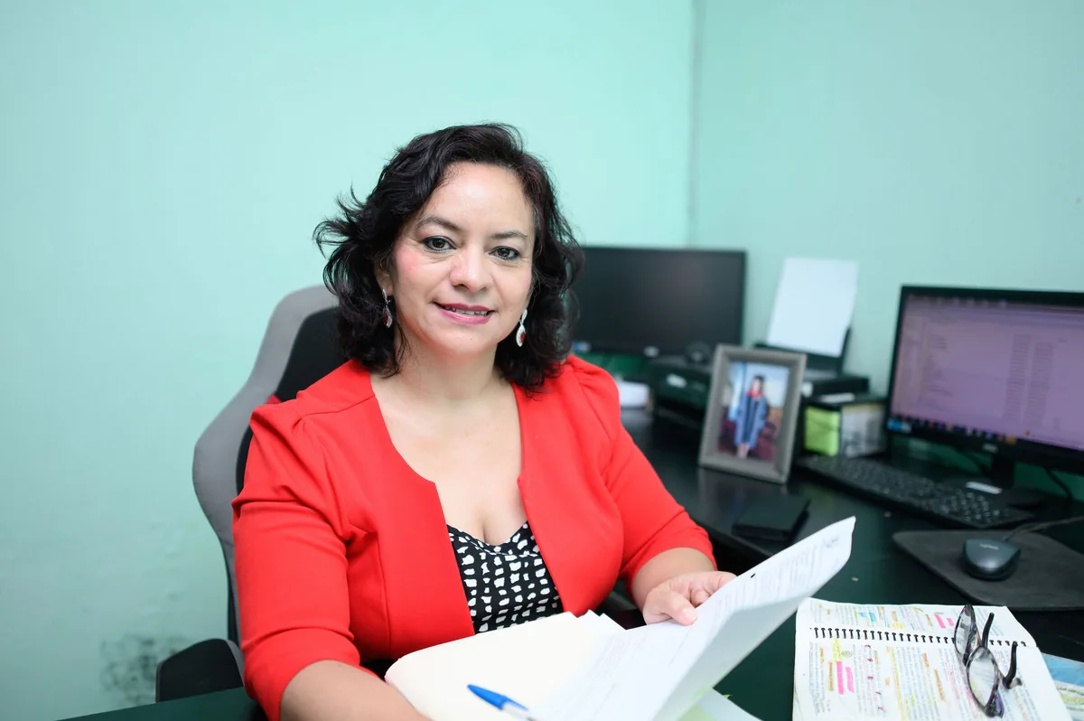 Licenciada Rosa Ortiz Navichoque, abogada y notaria
